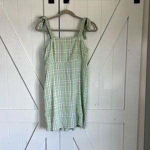 Hollister mini dress! Size small. lightly used.
